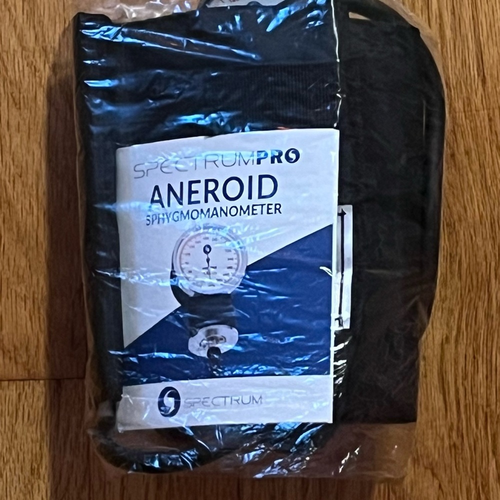 New manual blood pressure measurement device aneroid sphygmomanometer